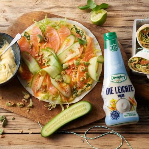 Wrap mit Orangen Mayonnaise Quer mit Flasche